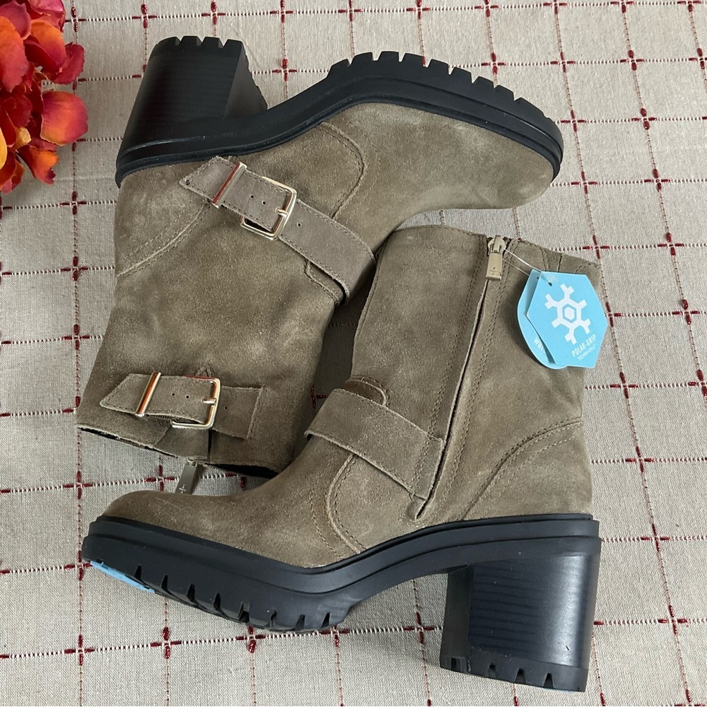 Kenneth Cole “Rhode” Suede Ankle Boots Double Buckle Lug Polar Grip Sole Sz 9 - Picture 7 of 8